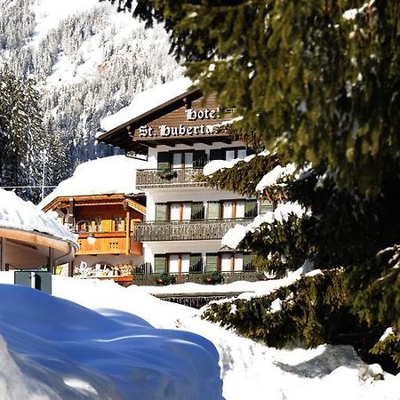 Hotel Garni St. Hubertus Madonna Buitenkant foto