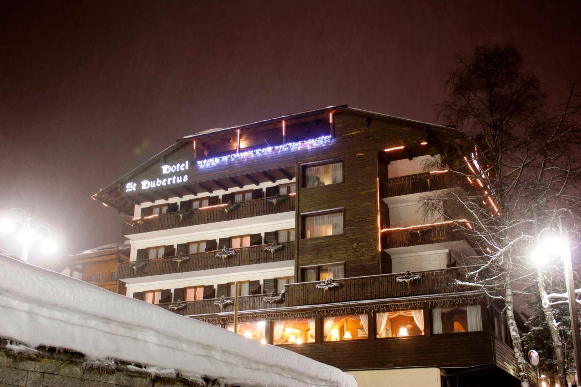 Hotel Garni St. Hubertus Madonna Buitenkant foto