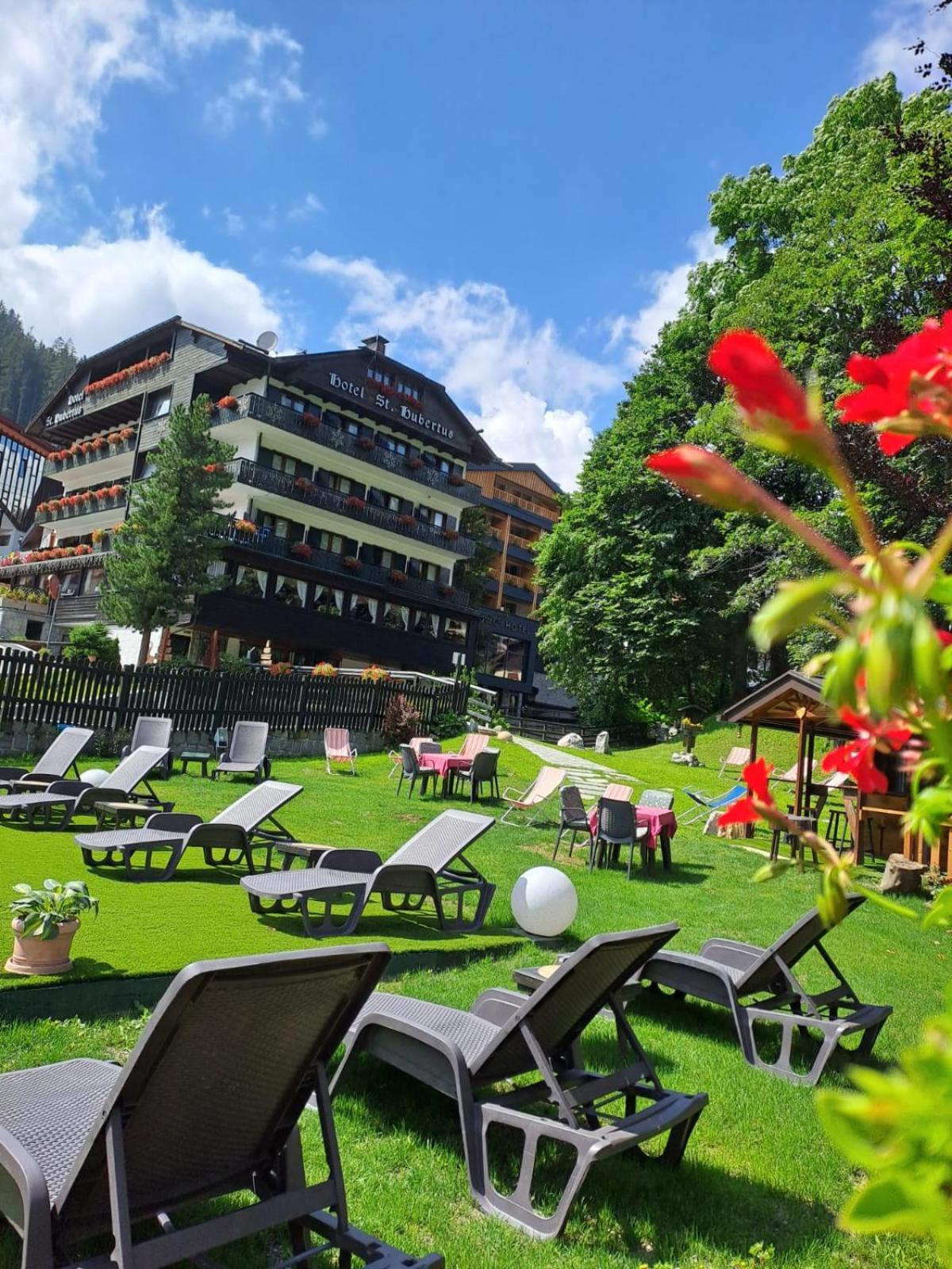 Hotel Garni St. Hubertus Madonna Buitenkant foto