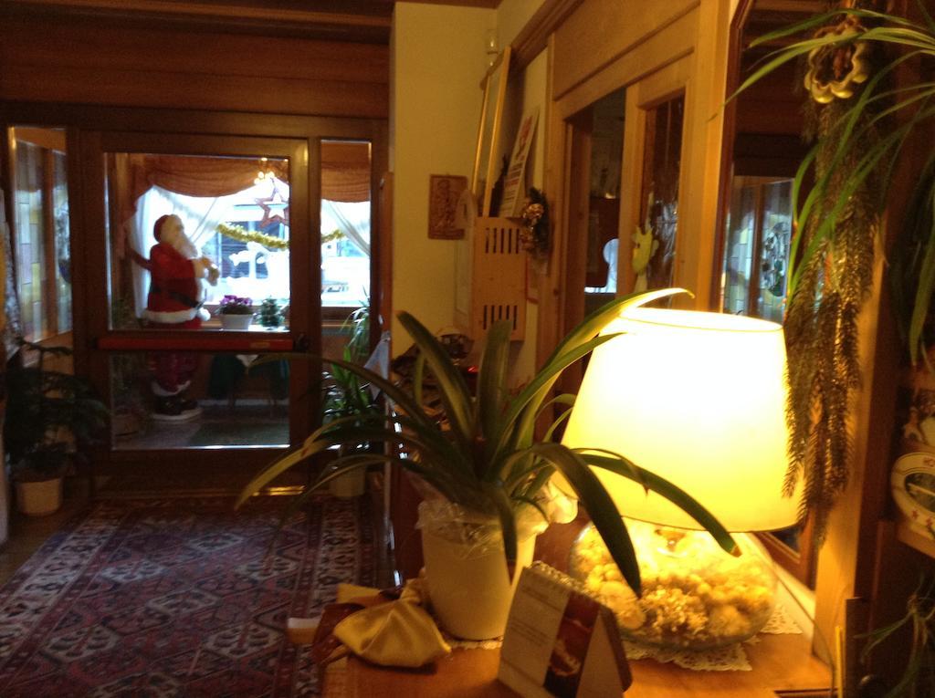 Hotel Garni St. Hubertus Madonna Buitenkant foto