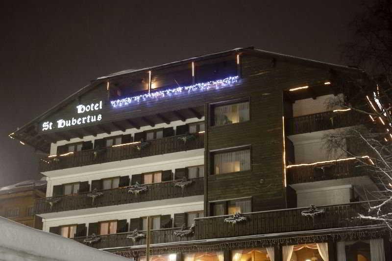 Hotel Garni St. Hubertus Madonna Buitenkant foto