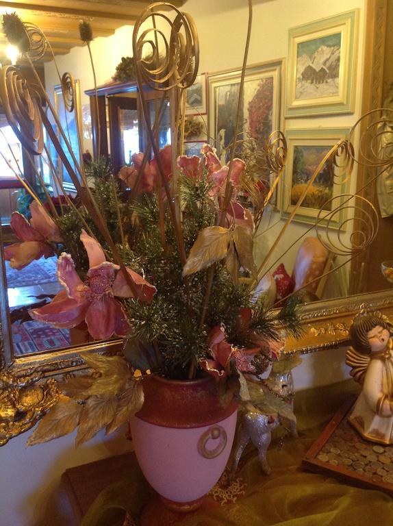 Hotel Garni St. Hubertus Madonna Buitenkant foto