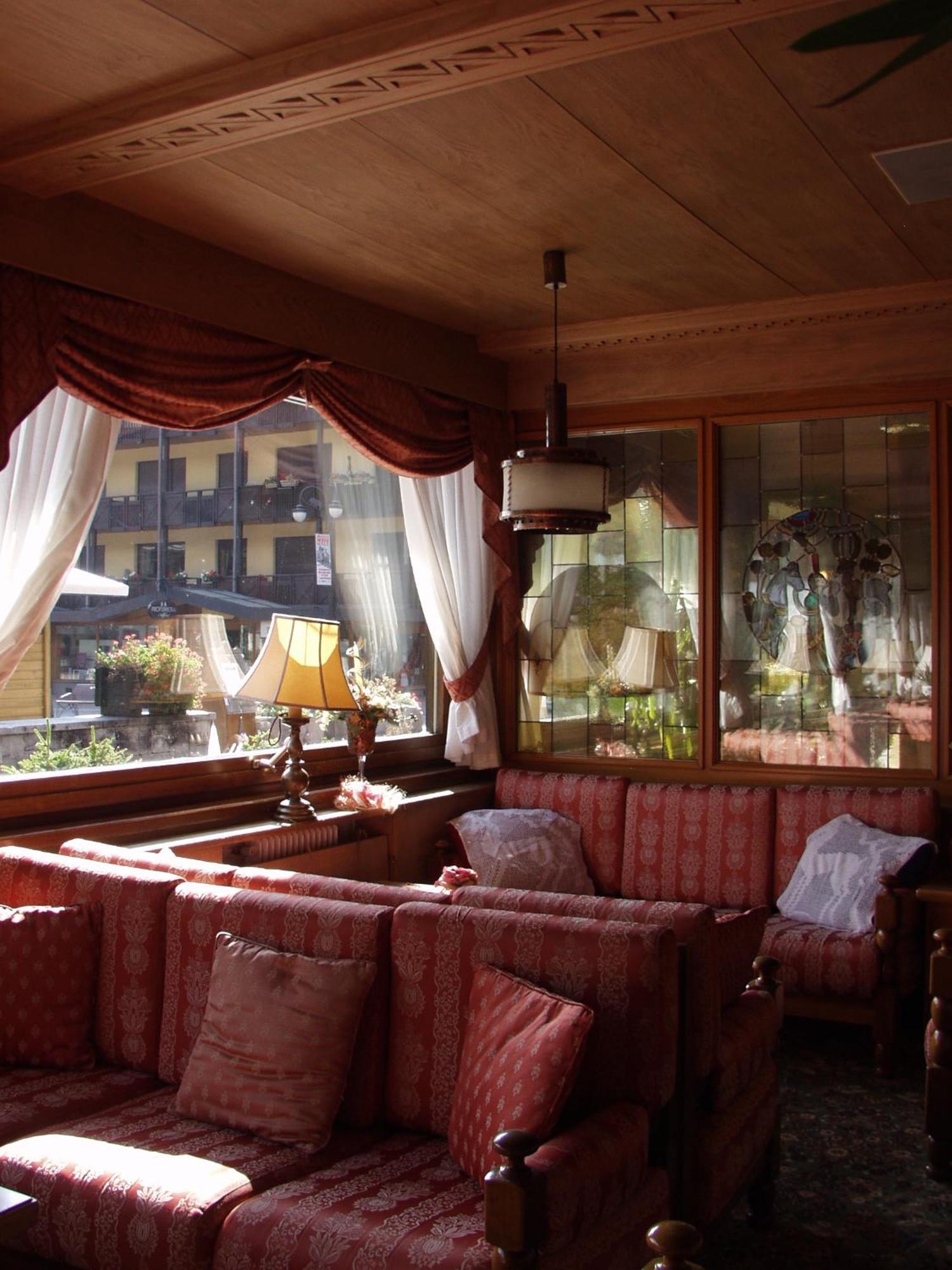 Hotel Garni St. Hubertus Madonna Buitenkant foto